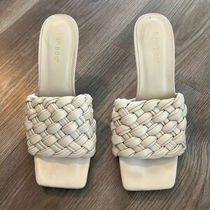 Under $20 bogo 50% off. Bamboo high heel mule w/ 3.5” heel, cream color Size 8.